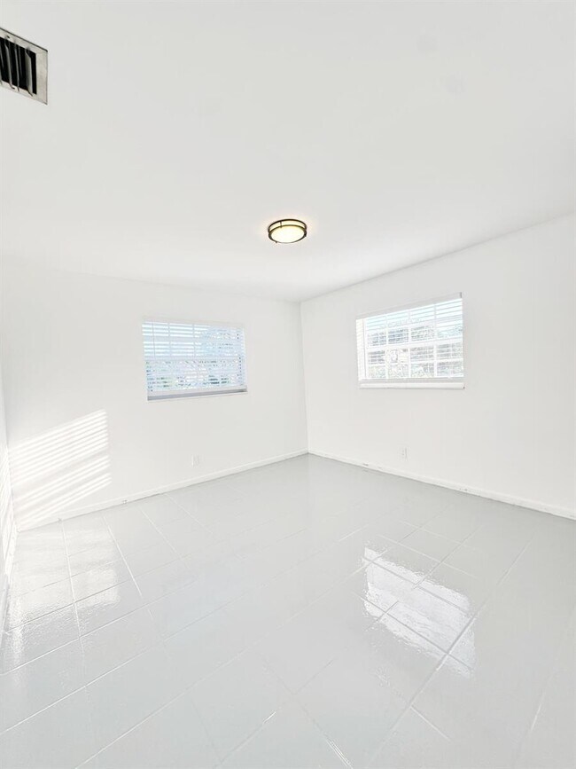 Foto del edificio - 207 Huron Pl