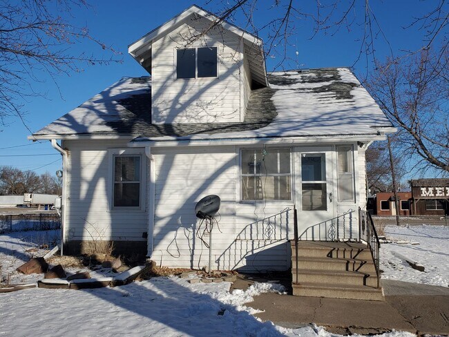 Building Photo - Small town living at it's finest. 3 bed 2 ...