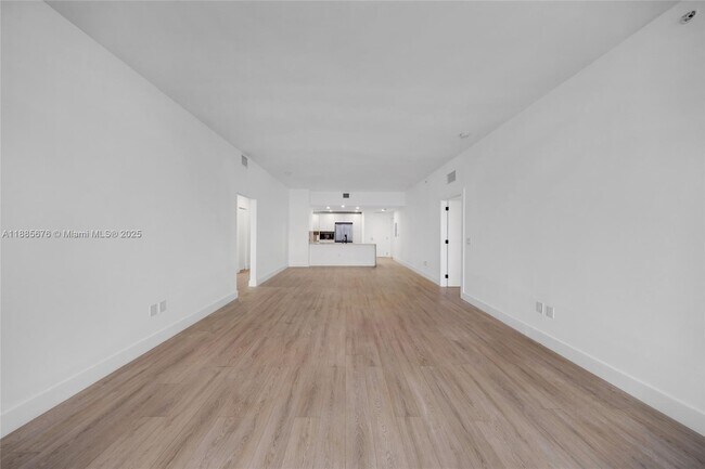 Foto del edificio - 7901 Hispanola Ave