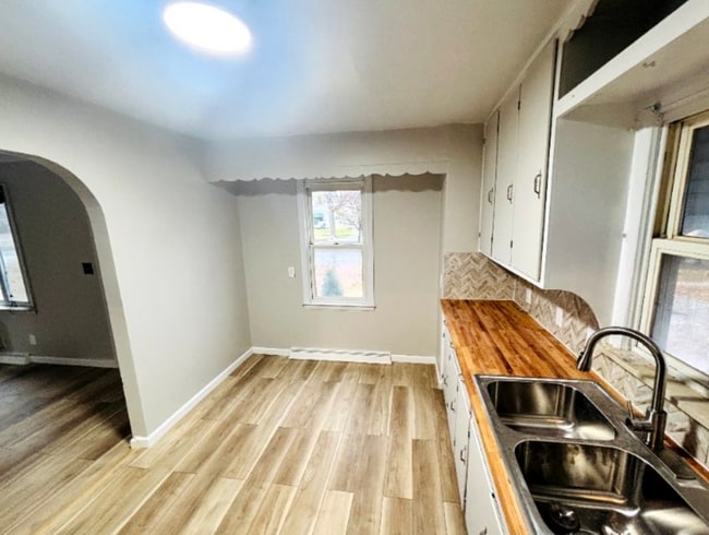 Building Photo - 3337 Court St