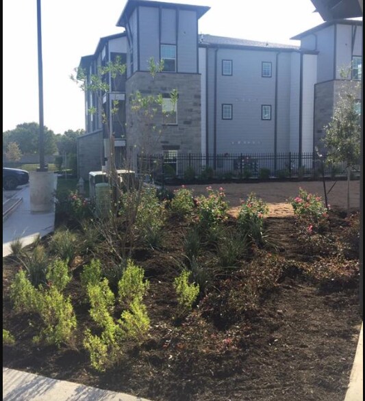Foto del edificio - 15405 Long Vista Dr