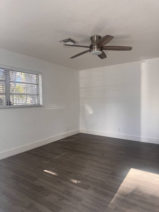 Building Photo - 4140 SW 24th Ct
