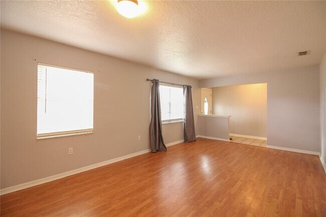 Building Photo - 3425 Sandpiper Ln