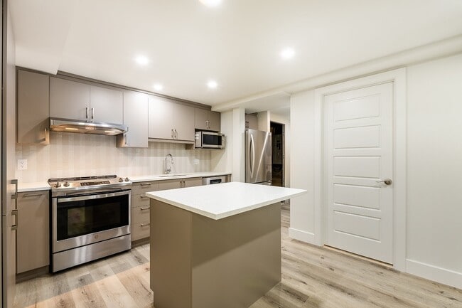 Building Photo - 9245 Rue