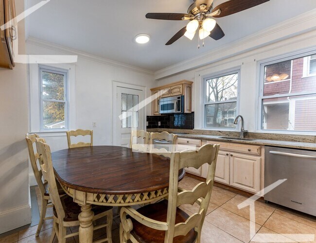 Building Photo - HOT ALLSTON LISTING!!!!