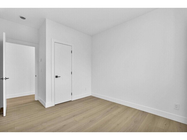 Photo du bâtiment - Suite-167xx 16A STREET