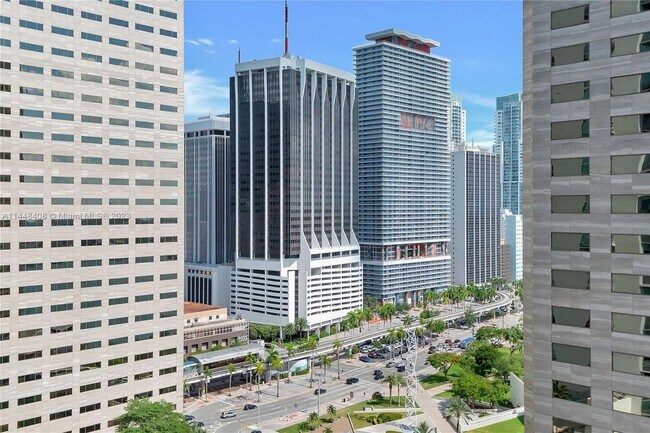 Foto del edificio - 335 S Biscayne Blvd