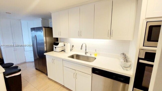 Foto del edificio - 1800 NE 114th St