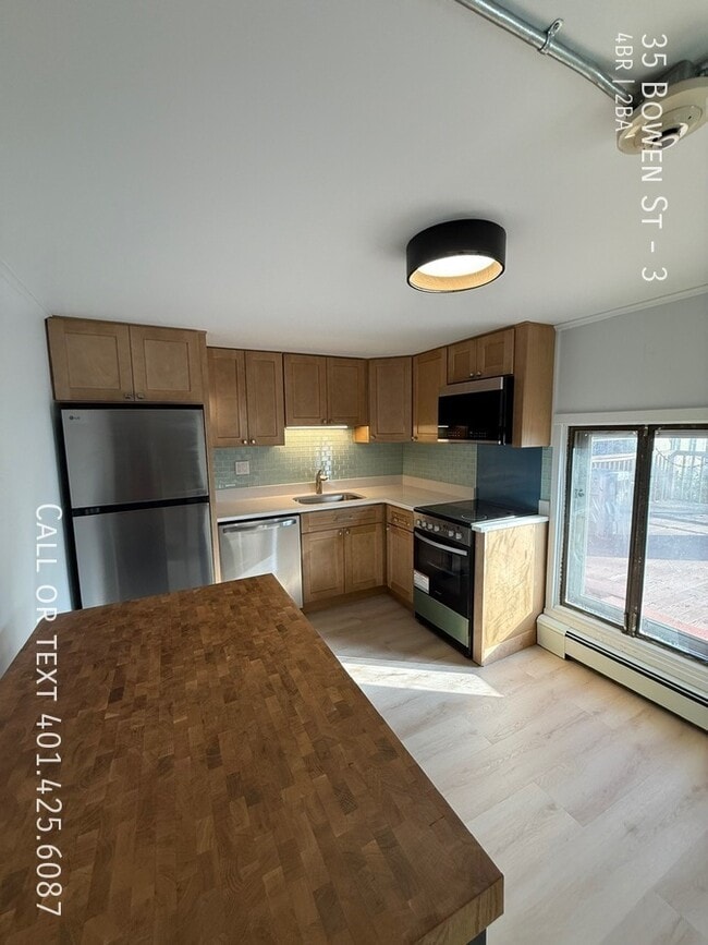 Building Photo - 35 Bowen St