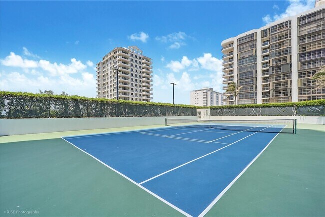 Foto del edificio - 6365 Collins Ave