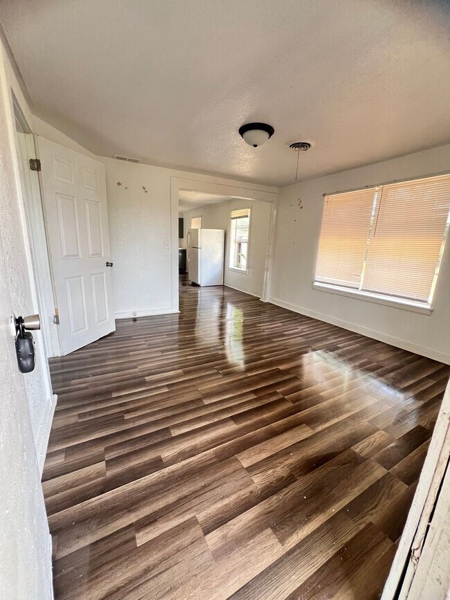 Foto del edificio - Secluded 3 bed/one bath home available today!