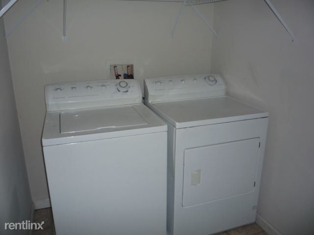 Building Photo - 3 br, 2.5 bath Apartment - 3233 Hopkins Court