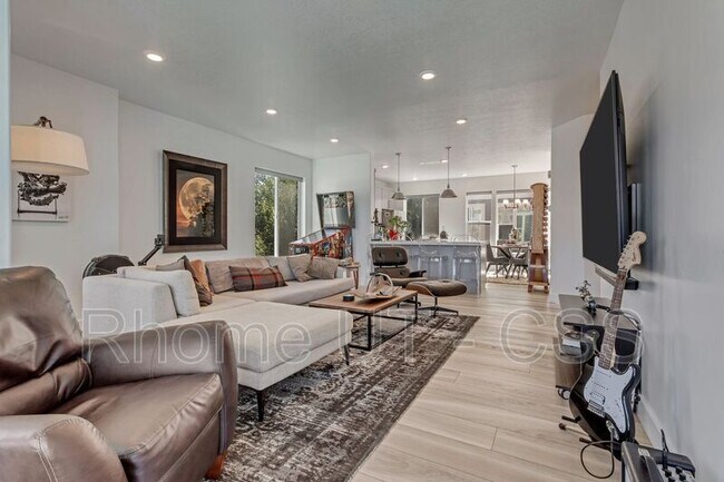 Building Photo - 4703 S Hill House Cove