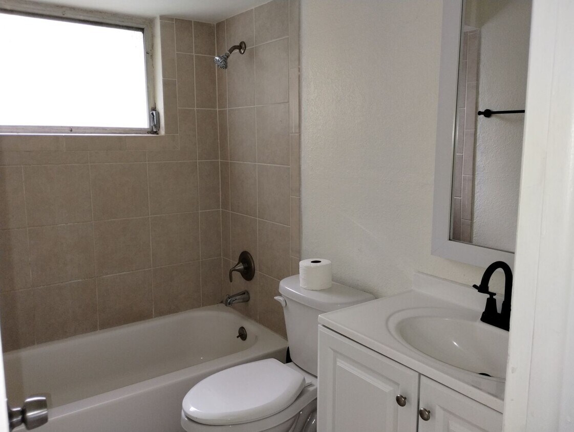 Foto del edificio - Charming 2-Bedroom, 1-Bath Home in Hudson,...
