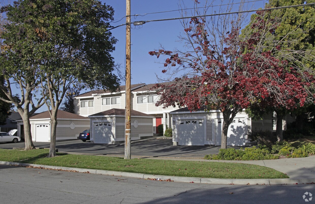 Building Photo - 37088 Magnolia St