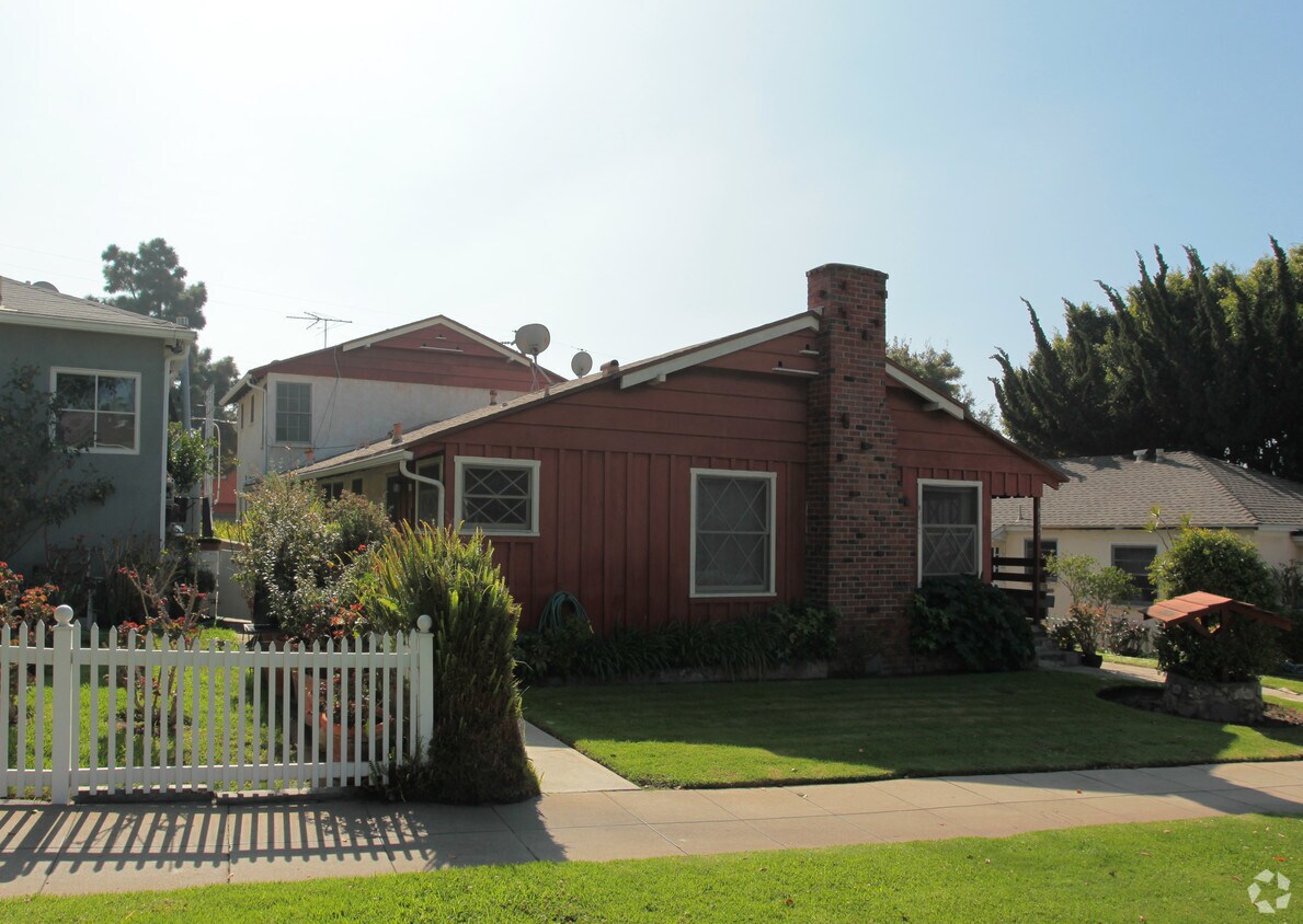 Building Photo - 840 Pearl St