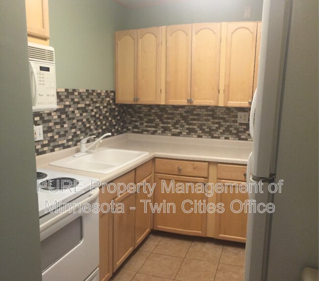 Building Photo - 1311 W 82nd St