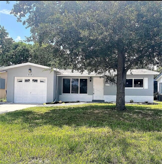 Building Photo - 840 SW 64th Terrace
