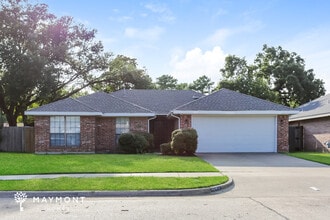 Building Photo - 1207 Belclaire Ln