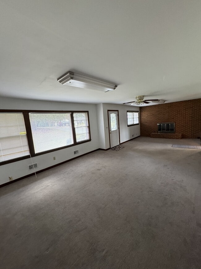 Foto del edificio - 3820 Orchard Rd SE