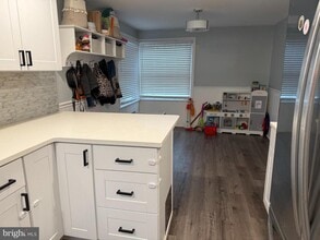 Building Photo - 4427 Terrace Ave