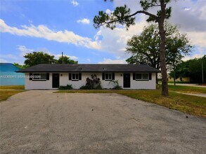 Building Photo - 4906 Serafica Dr