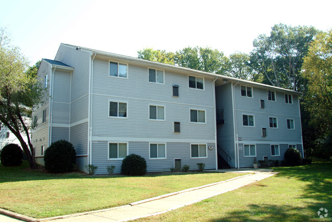 Building Photo - Woodland Crossing