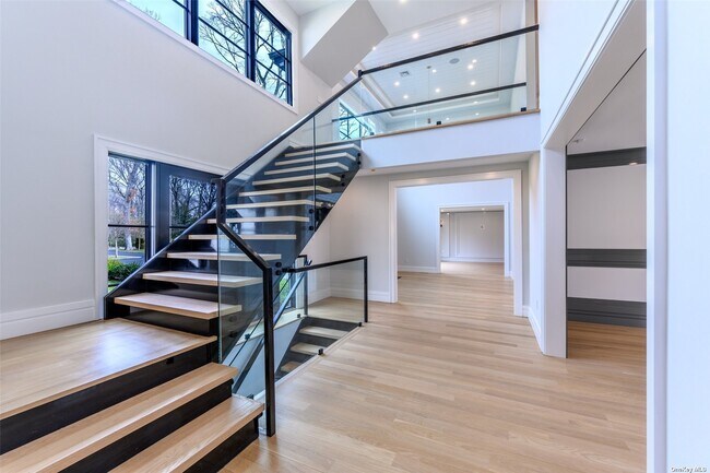 Foto del edificio - 255 Piping Rock Rd