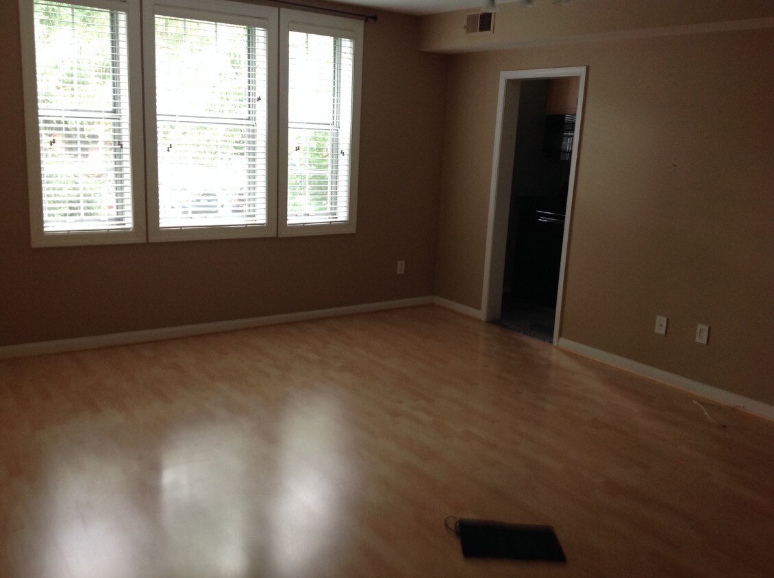 Foto principal - 1728 N Queens Ln