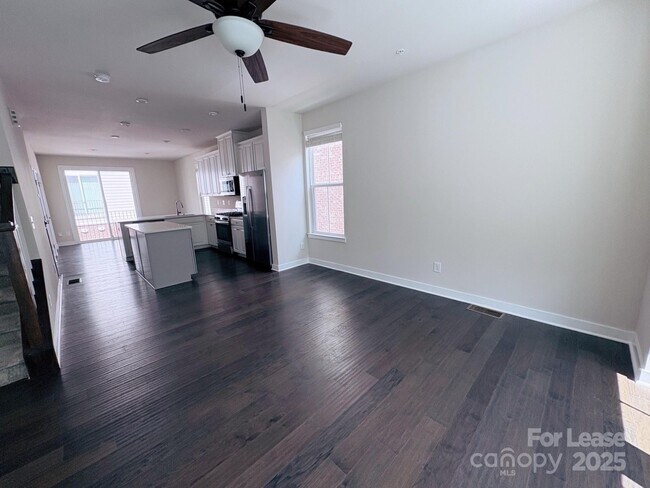 Foto del edificio - 417 E 16th St