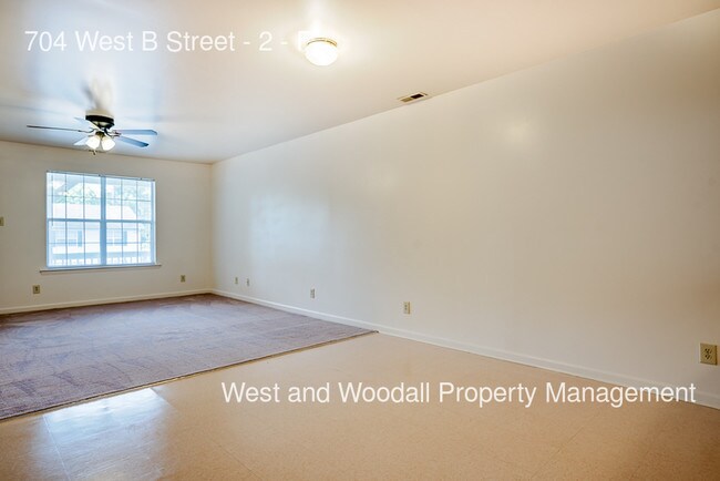 Foto del edificio - 704 W B St