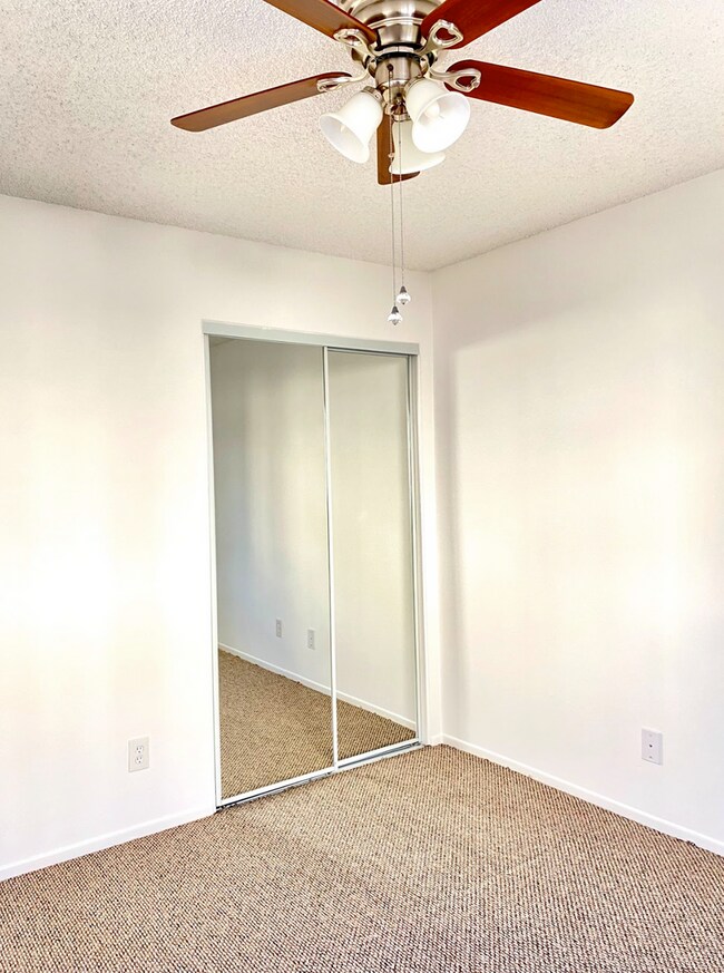 Building Photo - JUST LISTED!!AMAZING 3 BEDROOM CONDO!! PRI...