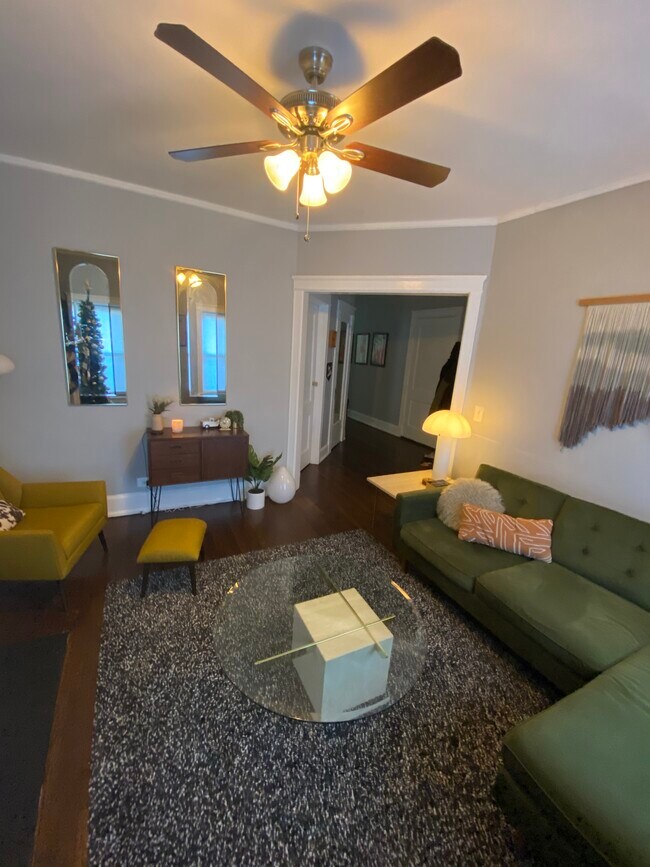 Living Room - 411 S Taylor Ave