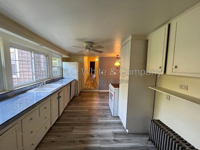 Foto del edificio - 345 W Thames St