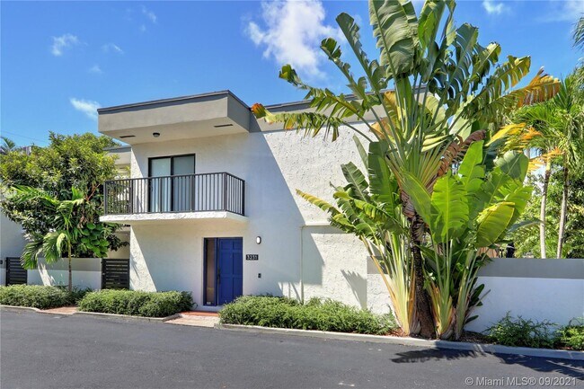 Foto del edificio - 3231 Bird Ave
