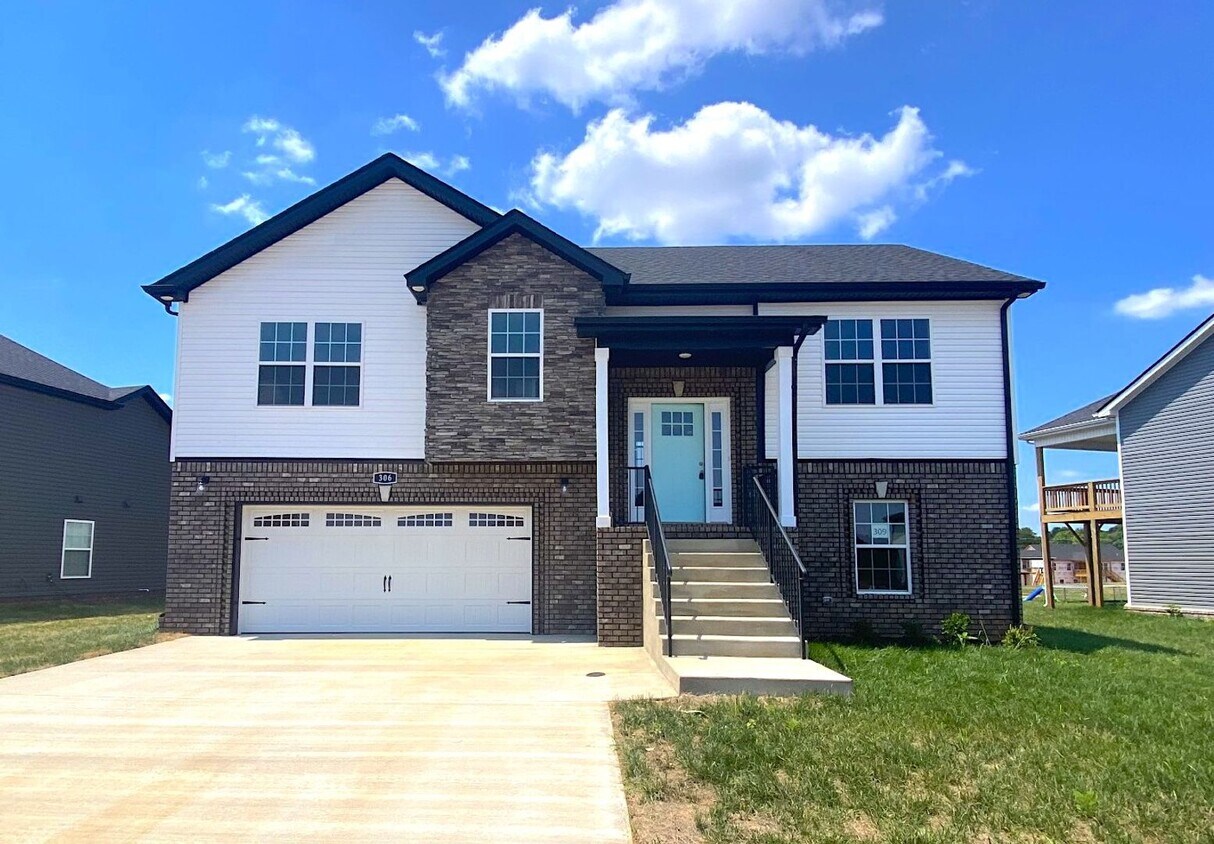Primary Photo - Beautiful 4 Bedroom with Bonus Room Home A...