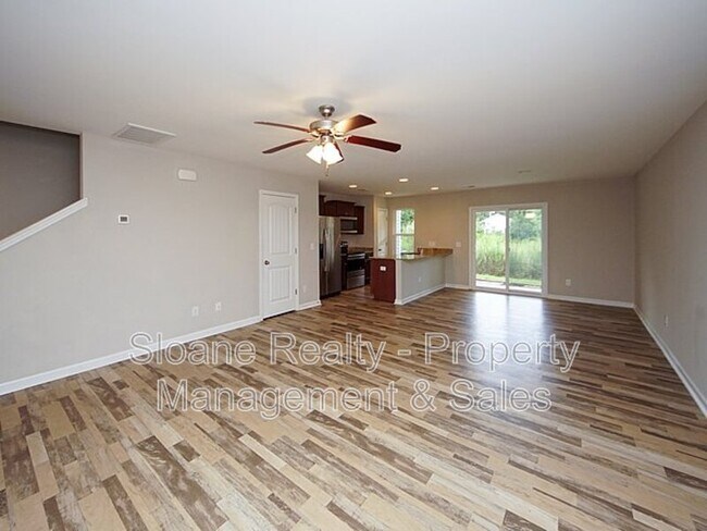 Building Photo - 557 Truman Dr