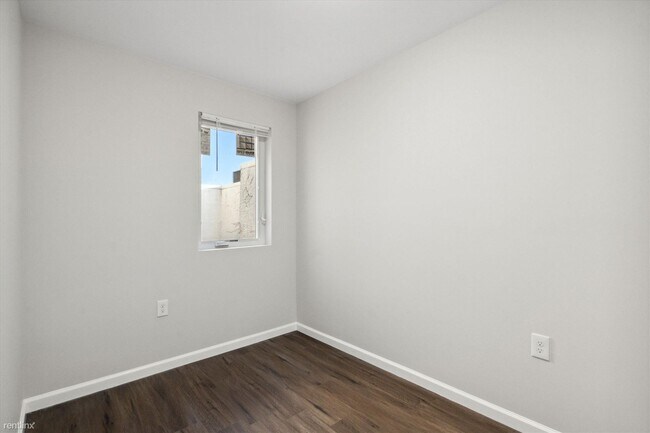 Foto del edificio - 3 br, 3 bath Triplex - 2025 N 16TH ST Unit 1