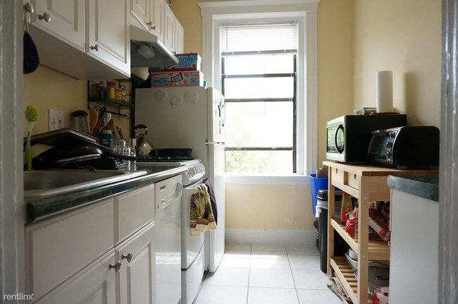 Building Photo - 2 br, 1 bath  - 11 Carol Ave # 16