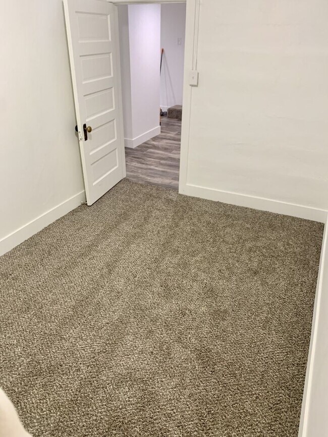 Building Photo - RES_6158LLC_DENSLEY_470