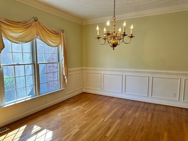 Foto del edificio - Beautiful home for rent in Fords Colony! A...