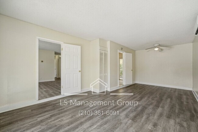 Foto del edificio - 1939 Serene Valley St