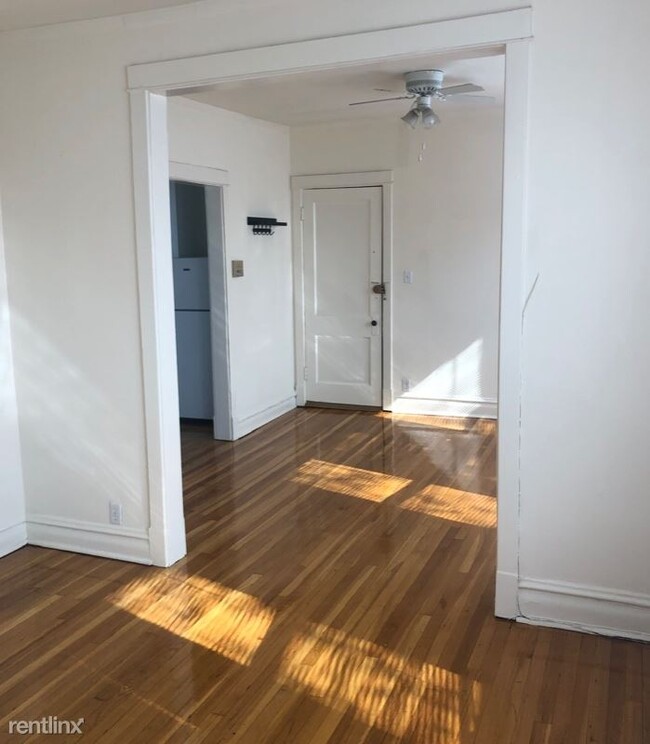 Building Photo - 5220 N Wolcott Ave