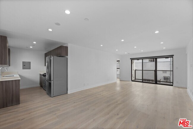 Foto del edificio - 725 N Alfred St