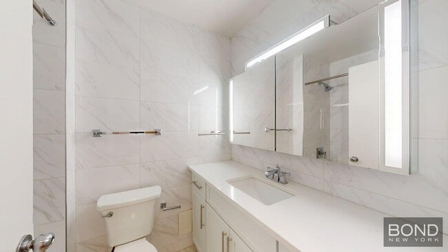 Building Photo - 247 W 87th St