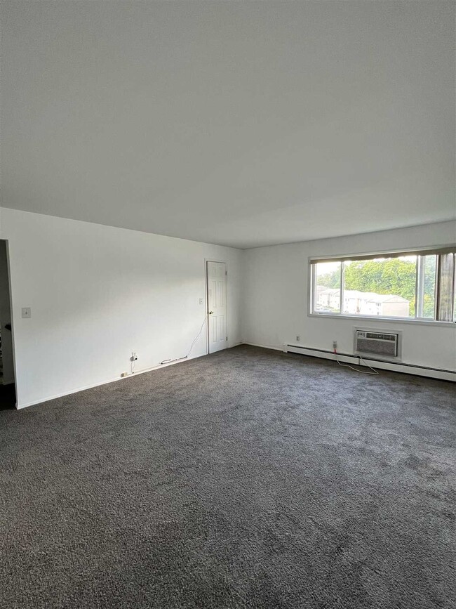 Foto del edificio - 10 Fishkill Glen Dr