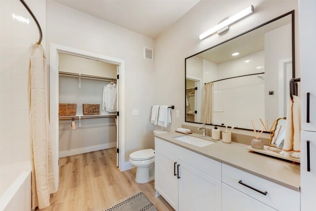 Foto del edificio - 2908 E Howard Ln