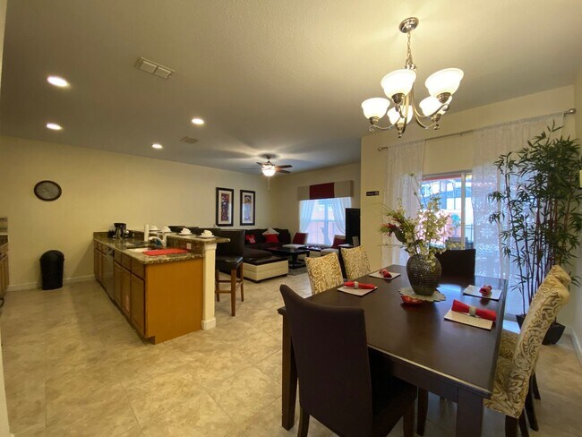 Building Photo - Paradise Palms furnished Pool Villa - Move...