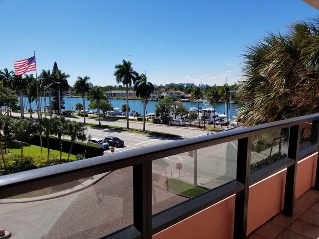 Foto del edificio - 5225 Collins Ave
