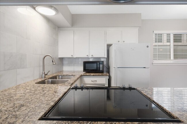 Foto del edificio - 1016 E 7th St